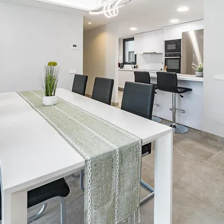 Inf42p - Modern Near The Apartment
