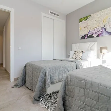 Infinity 3br & Parking 2p Εστεπόνα